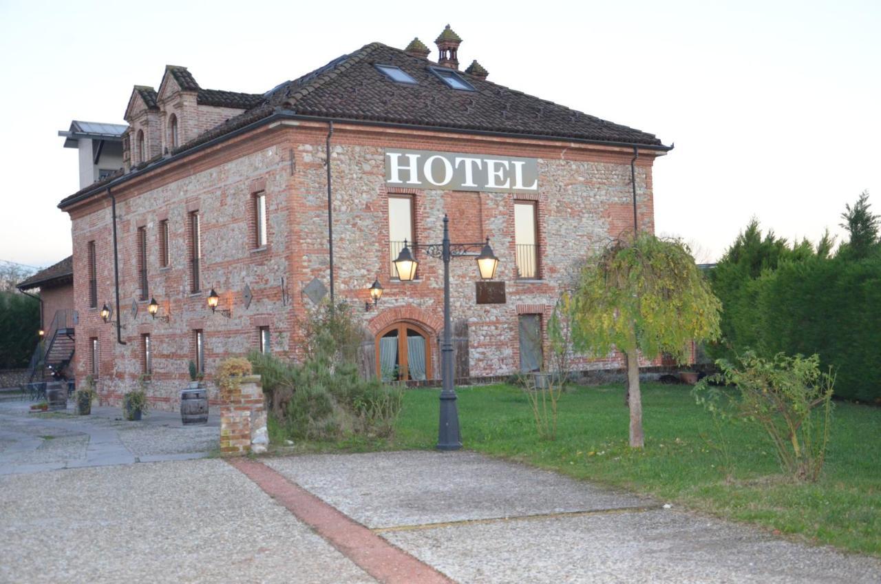 Hotel Le Botti Guarene Exteriör bild