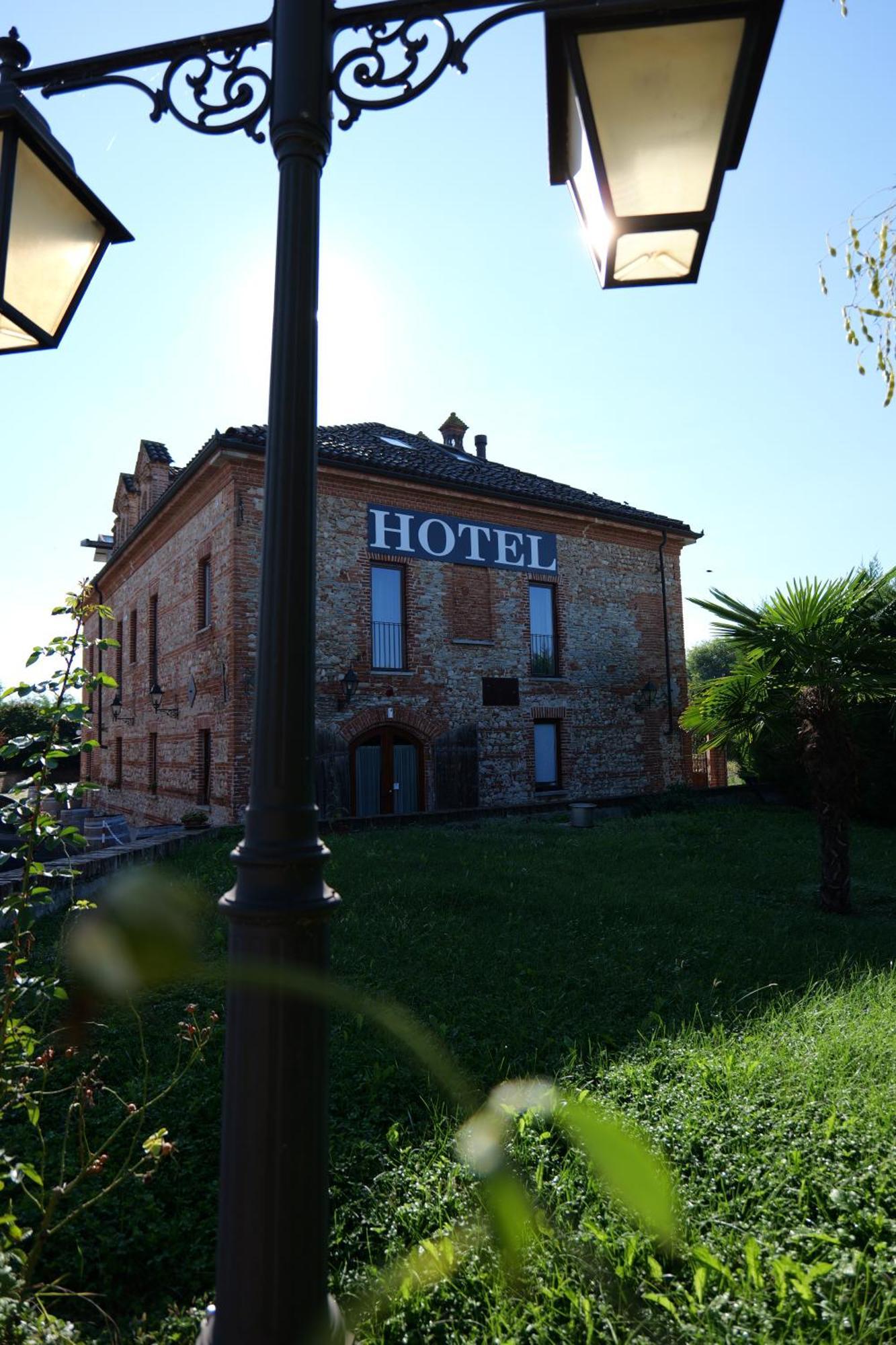 Hotel Le Botti Guarene Exteriör bild